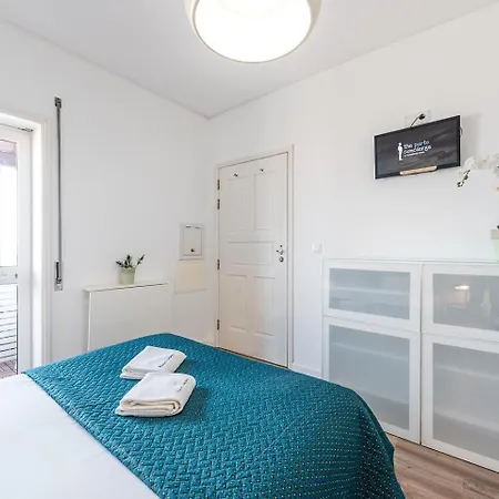 Guestready - Red Stripes Oporto